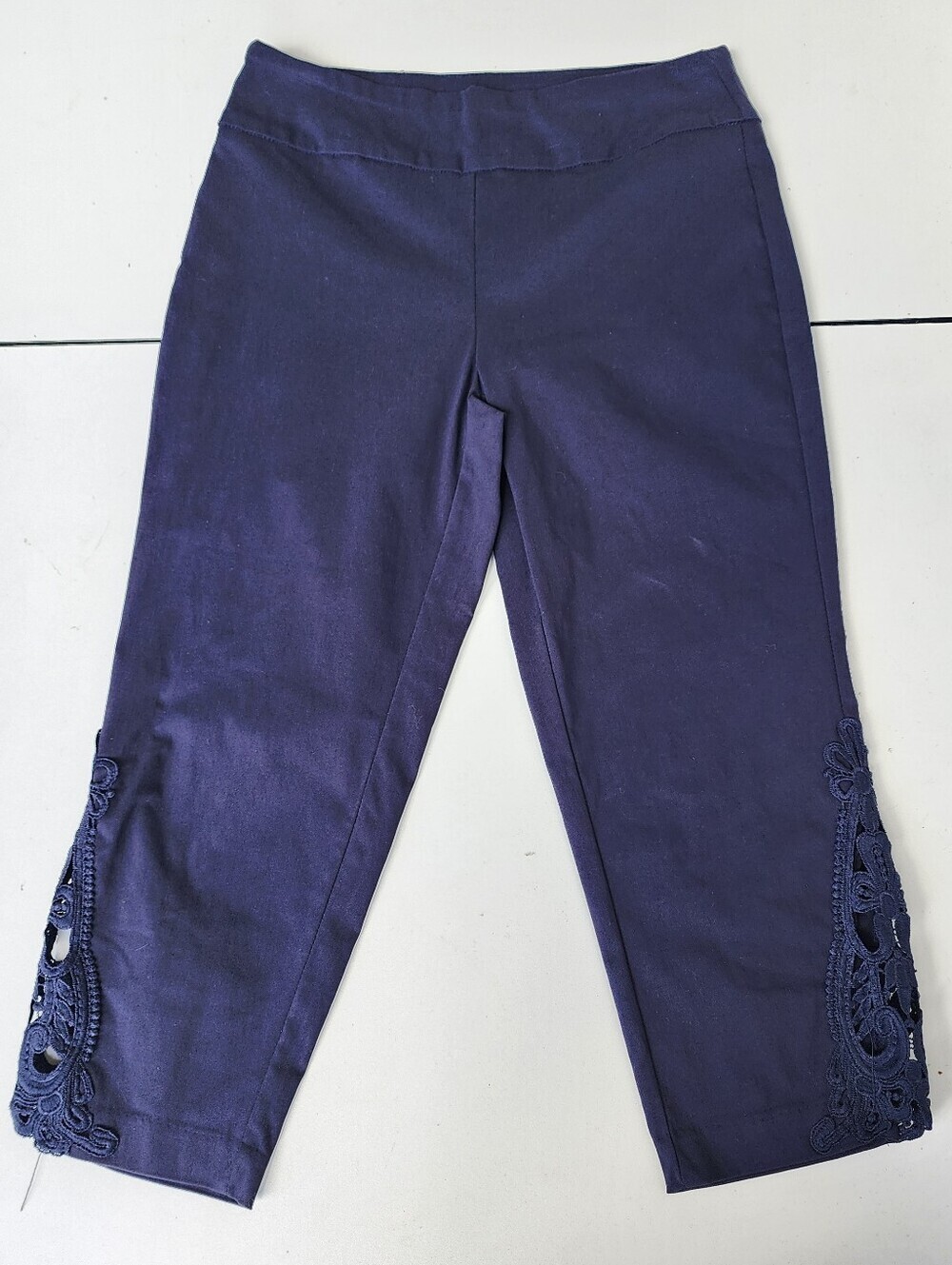 Kate Park Petite Navy Blue Pull On Stretch Capri Slimmimg Crochet Lace Datail PS